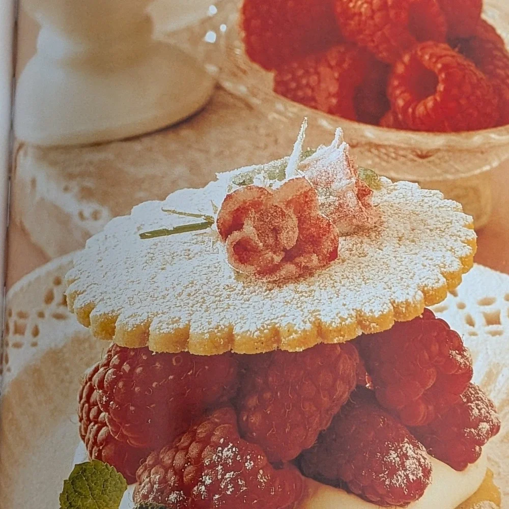 The Cookie and Biscuit Bible Catherine Atkinson Hardcover 400 Recipes 2007‎ ISBN
